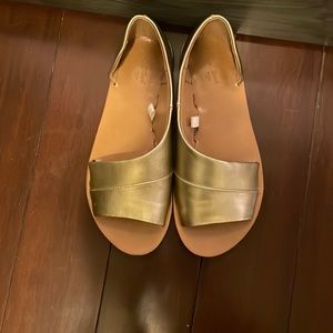 Universal Thread size 5.5 sandals